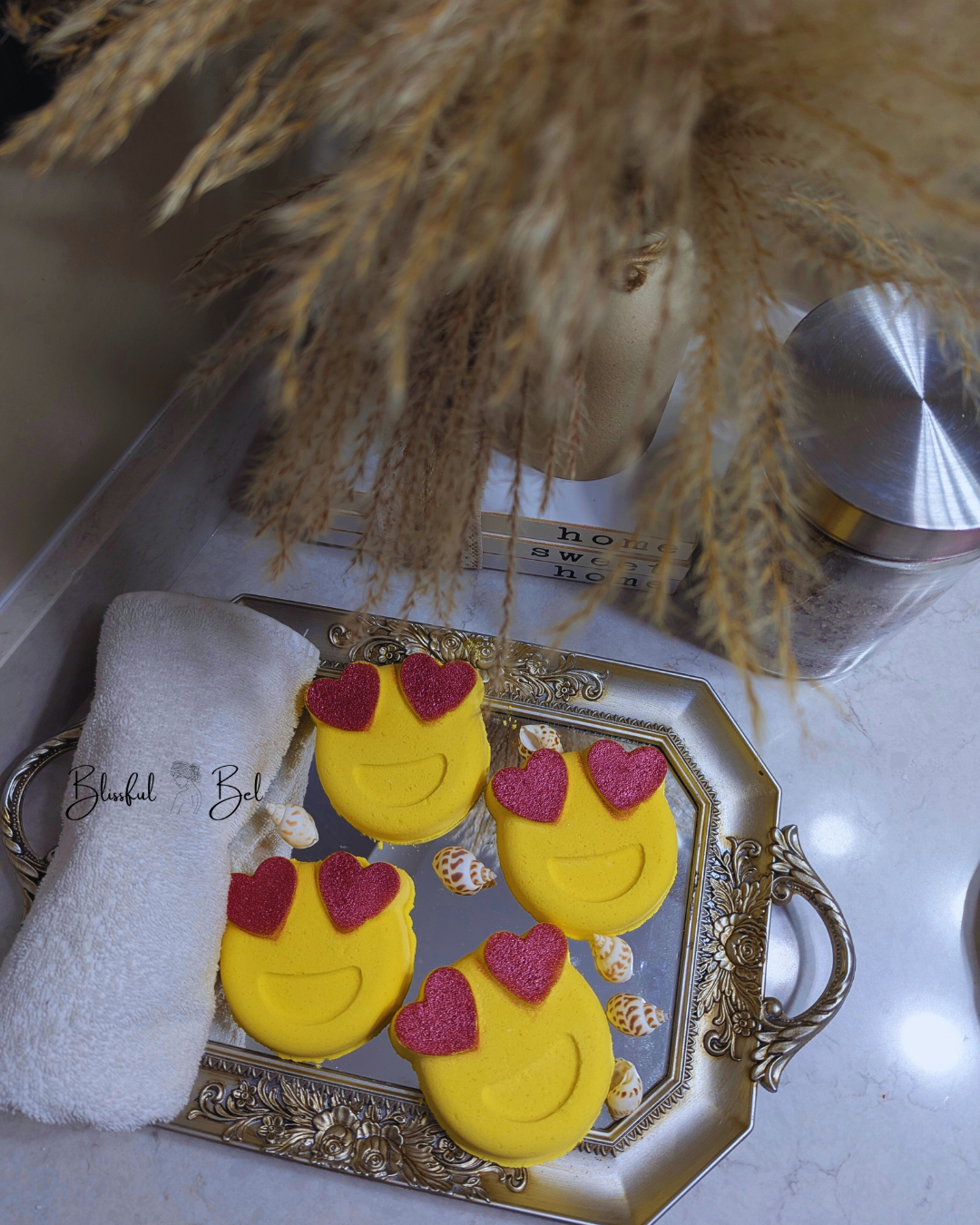 Heart Eyes Emoji Bath Bomb (1 pc)