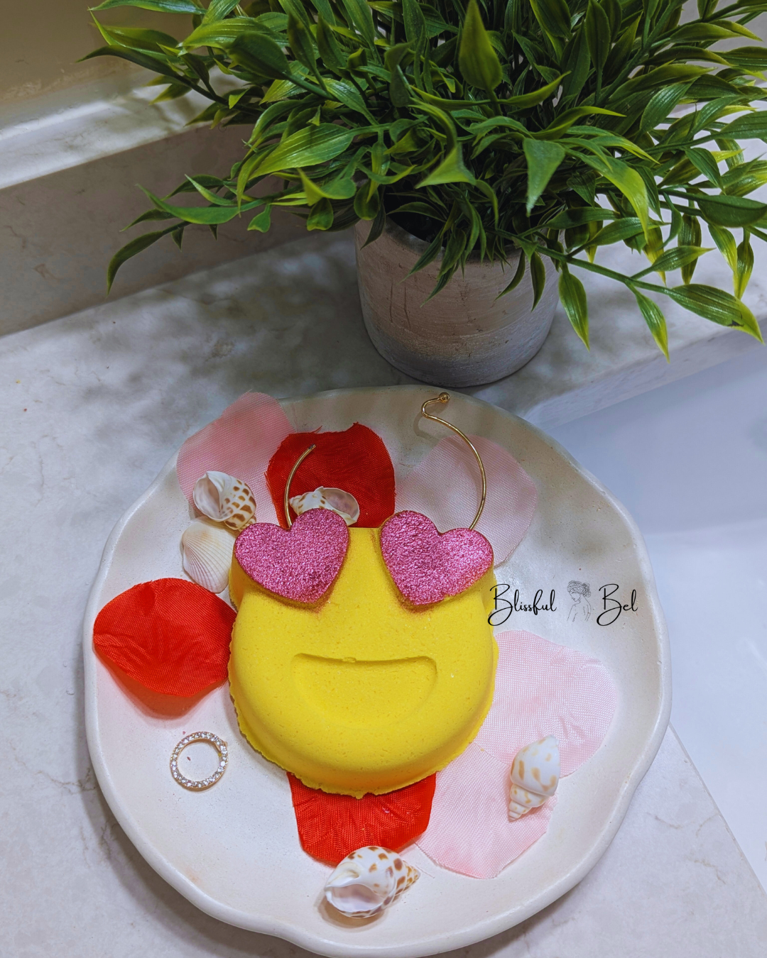 Heart Eyes Emoji Bath Bomb (1 pc)